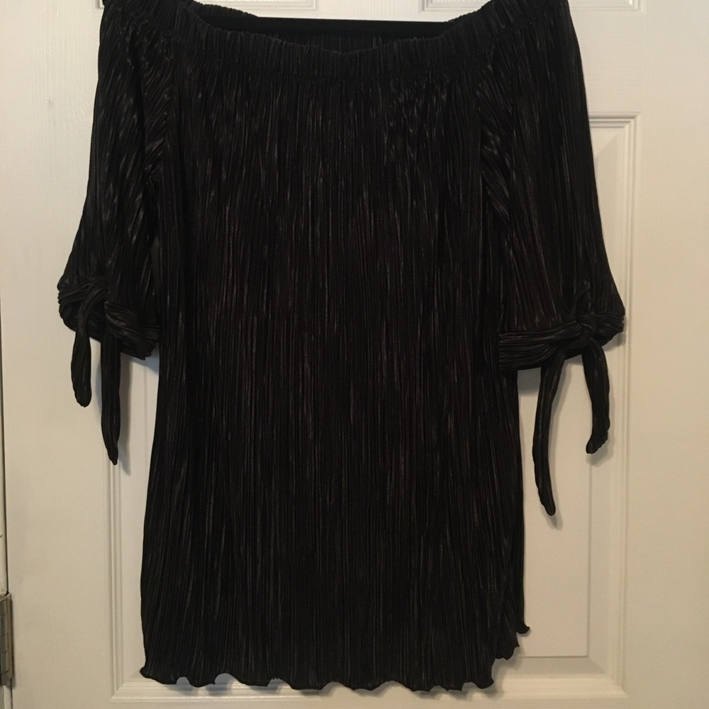 Black off the shoulder blouse size 14/16